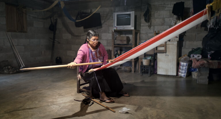 LICHAM_juana tejiendo 2_